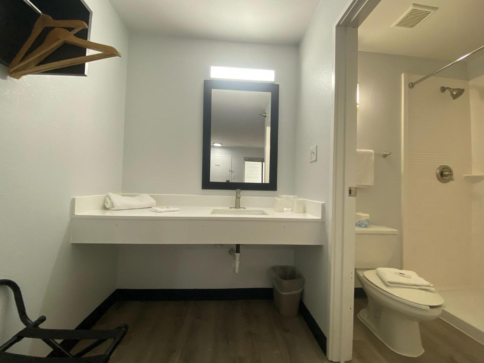 Motel 6-Windsor Locks, CT - Hartford Exterior foto