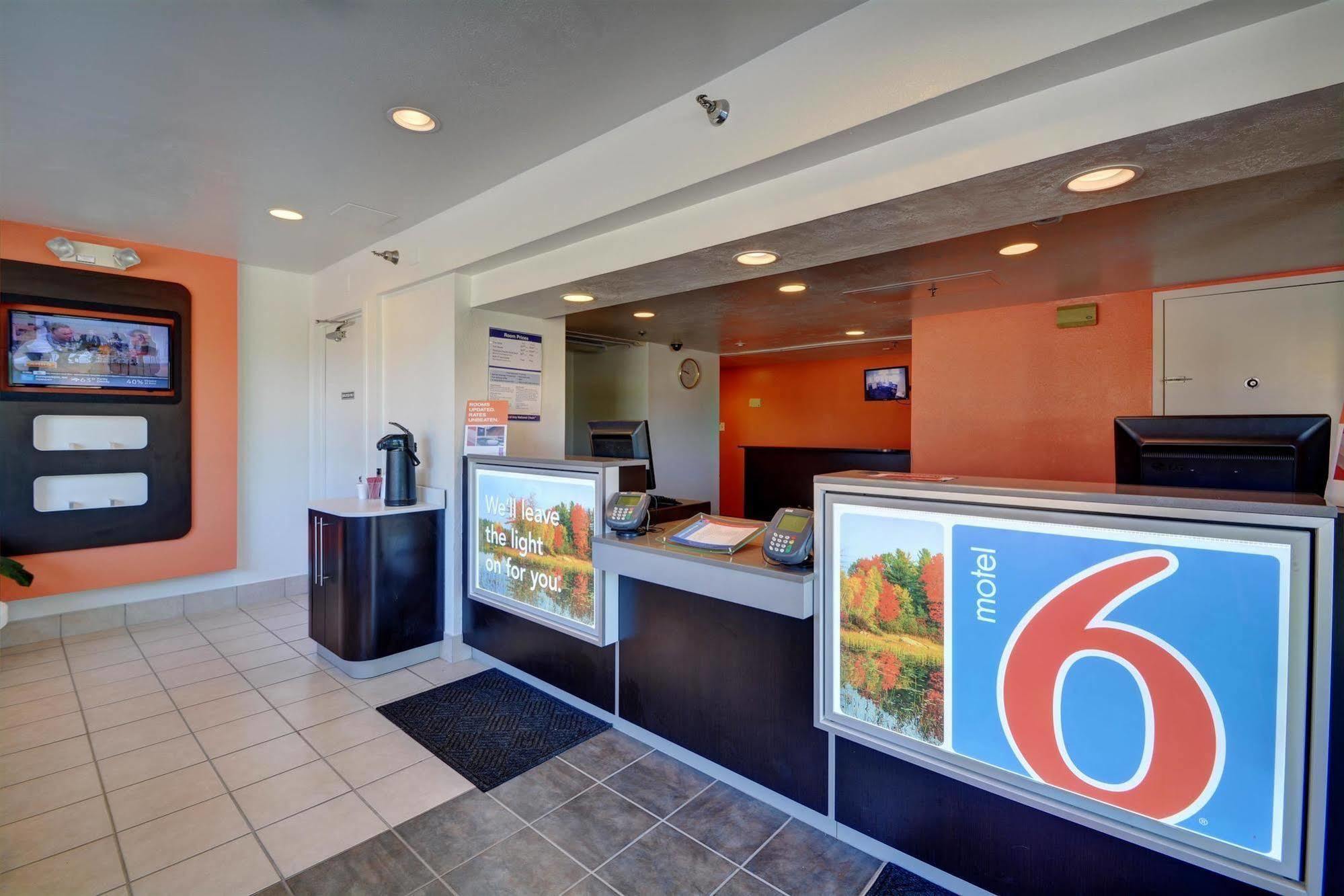 Motel 6-Windsor Locks, CT - Hartford Exterior foto